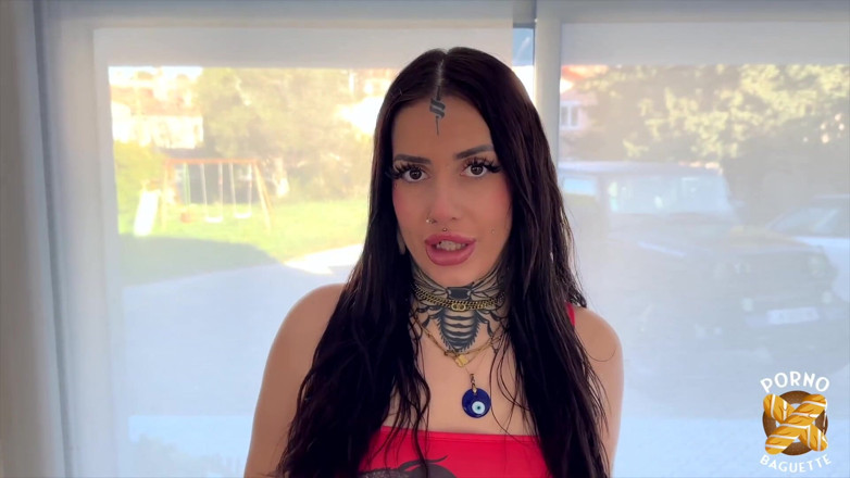Porno Baguette: Laeticia, kepribadian yang kuat dalam tubuh aduhai!