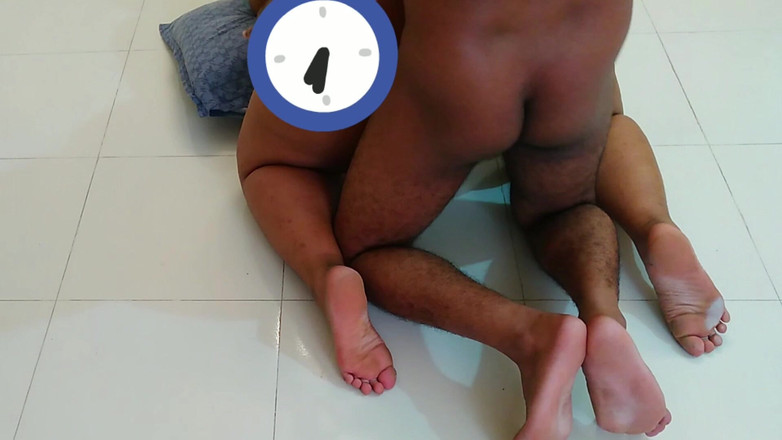 Aria Mia: Když můj nevlastní otec jde do koupelny po šukání mé macechy ...