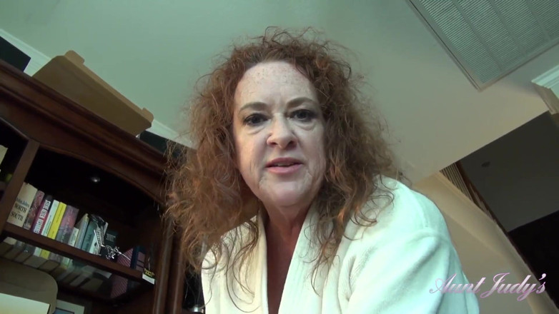 Aunt Judy's: Auntjudys - tante seksi dewasamu yang lagi sange ms. Ginger merangkak...