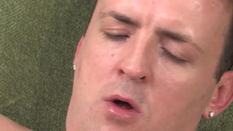 Gay 4 Pleasure: Masturbatie van hete brunette twink