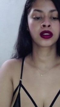 Moje nevlastní sestra Daliataleboficial mi posílá video vzrušující její černé spodní prádlo