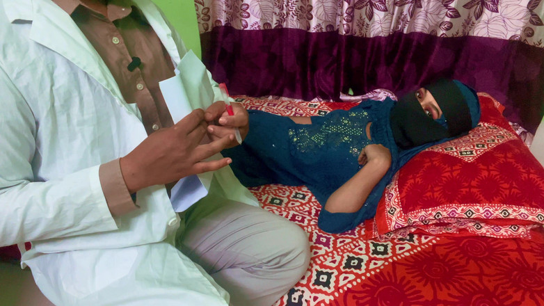 Riya Chowdhury: Doktor vidí prsa jeho příjemné a tvrdě ošukaný