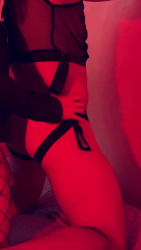 Îmi place vibratorul legat și să-i fut fundul tare