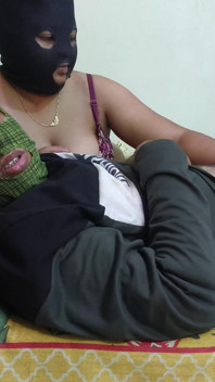 Berkongkek dengan bhabhi desi seksi. Si Dia Sangat Panas Dan Seksi