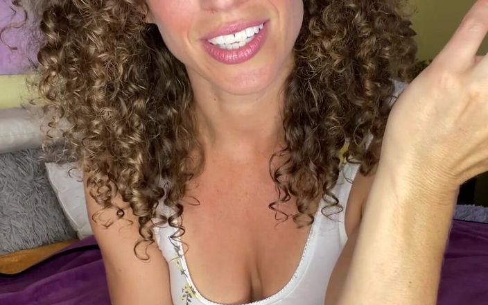 VibeWithMommy: Divorciada milf en trenes anal con amigo ¡Mira a esta milf...