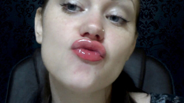 Goddess Misha Goldy: होंठ बुत! चुंबन! होंठ चमकते हैं!