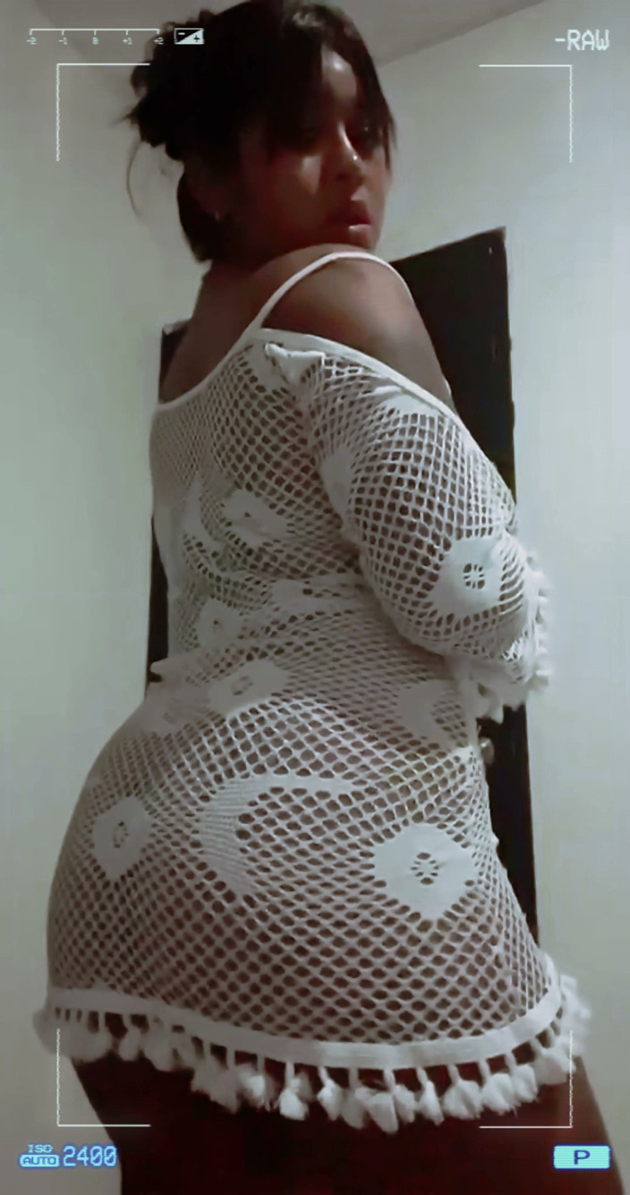 Uncut Lil Midget and Latina Freaky Friends: Pokoj South Merican Goon - Lil Latina