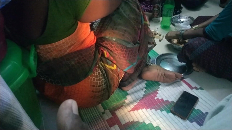 Benita sweety: chaar aanti hot gandi baat kar rahi hain mere ghar...