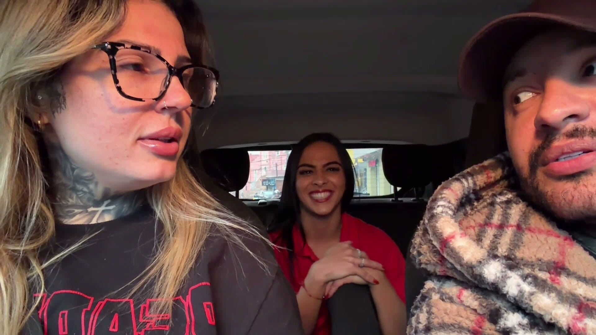 The Brazilian Gas Station Attendant Accepted to Be a Porn Actress and Showed Her Breasts in the Moving Car