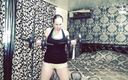Goddess Misha Goldy: Biceps meydan okuması için 105 ağırlık kaldırma tekrarı!