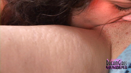 Dream Girls: Party zrůda prstí kamarádce drsně kundičku