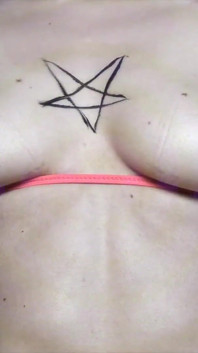 Relaxare și țâțe satanice fascinante
