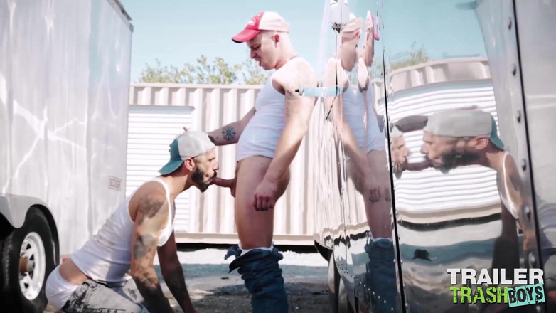 Trailer Trash Boys: TRAILERTRASHBOYS - fără prezervativ cu Bryce Hart și Romeo Davis