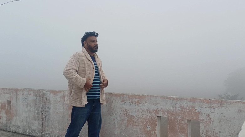 Austin Rose: Ayah India melepas pakaiannya dengan kabut musim dingin yang membeku