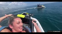 Jetski pov lagi asik ngentot sama wild mackenzie mace dan aquatic watchers. Aku suka miami!!