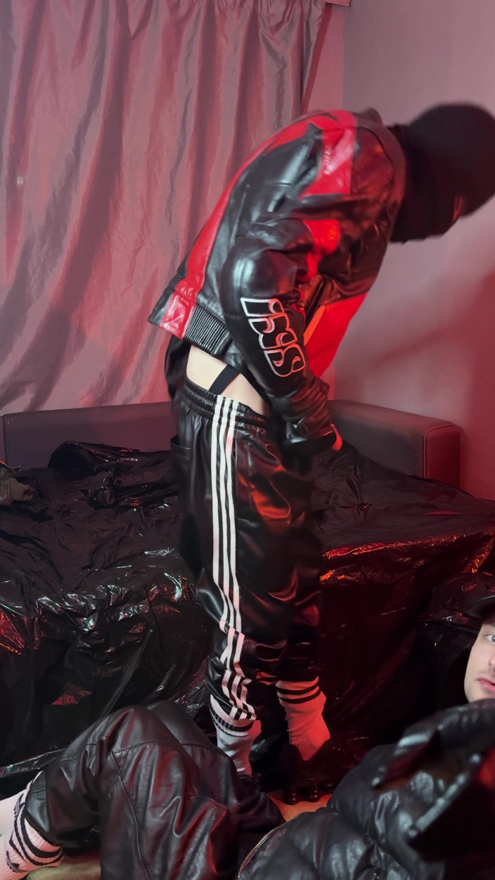 KinkySirius: Dos gopniks organizaron una fiesta con chmor y zd