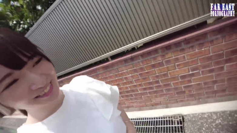 Far East pornography: Wet-mark vaga mentre lascia un sentiero scintillante ovunque si spoglia...