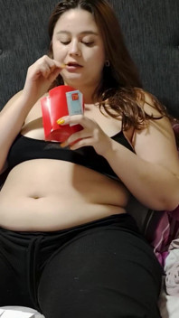 젖탱이를 빠는 18세 소녀