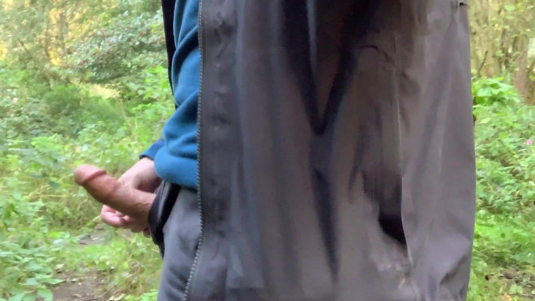 TJenner: Jerking off in outdoor
