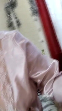 Gadis dewasa yang baik yang menghisap zakar dengan baik mendapat orgasme yang baik pada akhirnya! ))