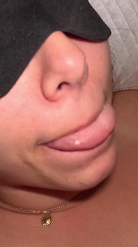 Domácí výstřik se zavázanýma očima do pusy a polykání