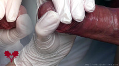 Close Up Extreme: Handjob super closeup dengan sarung tangan lateks putih dengan umpan...