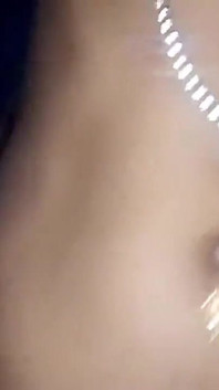 Fată sexy desi și-a futut pizda