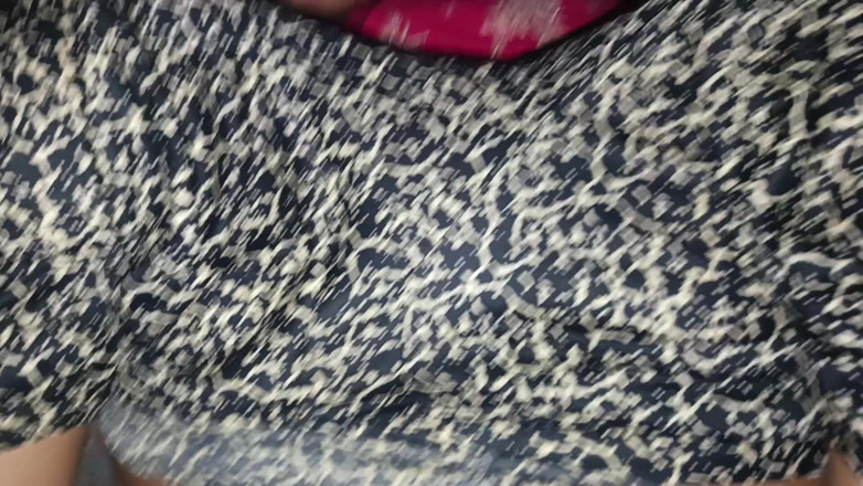 Kavita69: Linda india con jugosos labios lamiendo y chupando gran polla...
