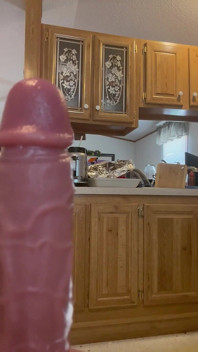 SluttyGranny menunjukkan kemahirannya menghisap dan dildo