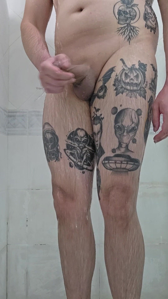 Lkdick8: 胖胖被抓到在淋浴时手淫