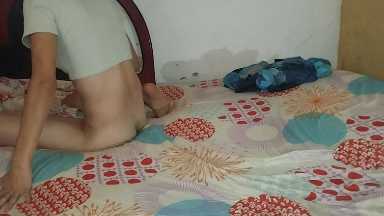 Mr_jhovin: この女性は淫乱で、彼女のチンポを食べる膣にコンドームなしでチンポを突き刺さないと