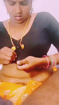 bhaartiy saari sauteli mammi aur sautela beta haardakor chudaee telugu gandi baat karte hue.