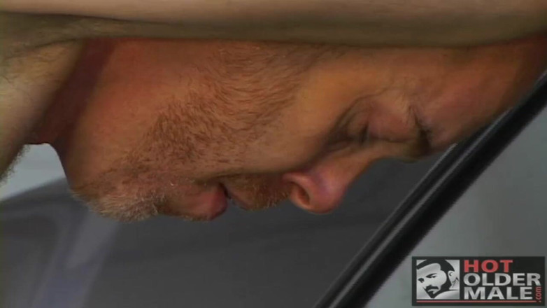 Pantheon men: Ô tô trưởng thành: đang kiểm tra