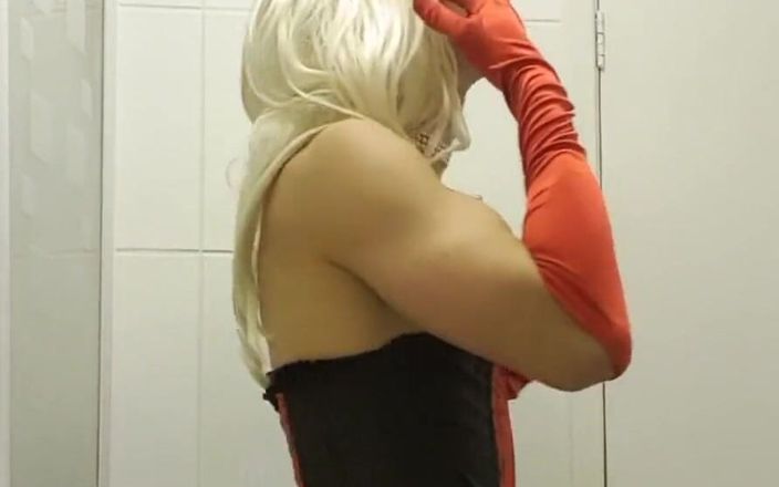 JessicaXD: Blond Jessica ger lite retas, känner sig kåt svart röd...