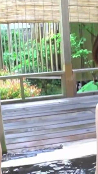 混合温泉で一人 - 深いキスが熱い近距離接触セックスへ - バス1