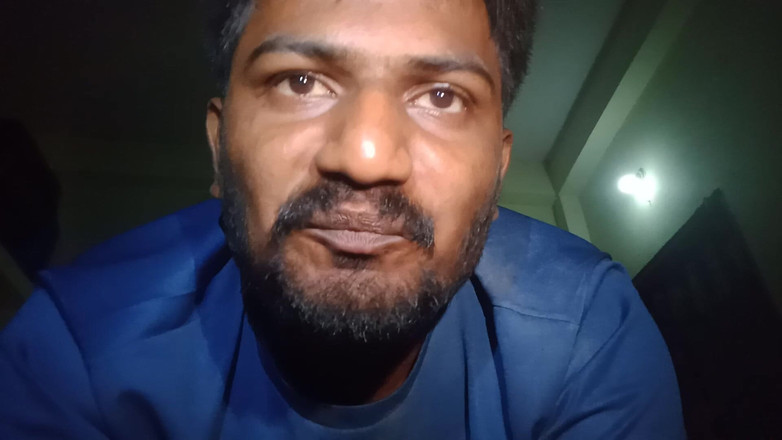 KUMBHA MANOJ KUMAR: Pornostar nachtshow genießen