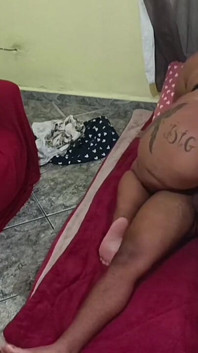 Batendo em um e a mulher pegou em flagrante