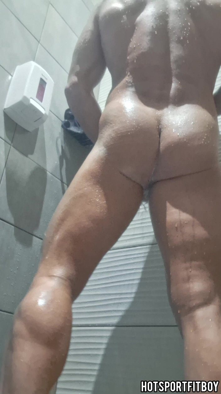 Hotsportfitboy: Sprcha Honění - Fit Boy Hladí velký tvrdý péro a stříká...