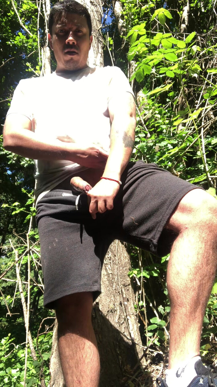 Hardnoisex: Perspektive im Wald – Wilde Outdoor-Lust