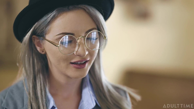 Transfixed ADULTTIME: Transfixed - professionelle Fotografin Lolla Fae hat massiven Crush auf der...
