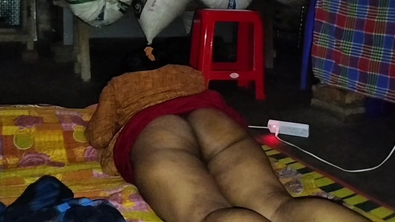 Deshi women: Une belle-mère se fait baiser par son beau-fils, desi sauteli...
