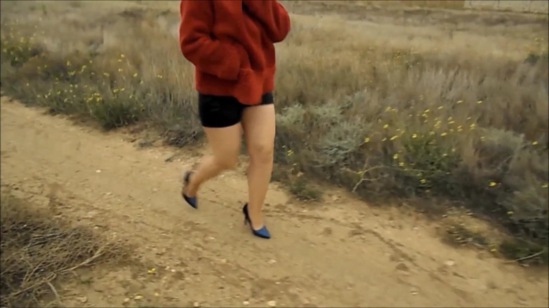 Nylon-Heels: Бизнес-стиль в шортах