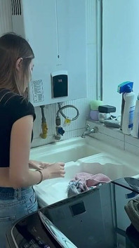 Komşum Benimle Evinde Yatmayı Teklif Ediyor