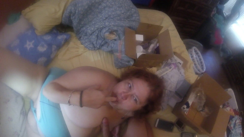 BBW nurse Vicki adventures with friends: Gordinha brinca com sua buceta e chupa pau gostoso!