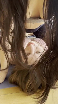Dominatrix của tôi ra lệnh cho tôi, nghiền nát tôi, thống trị tôi bằng chân của cô ấy và cho tôi một tư thế ngồi lên mặt ngon lành