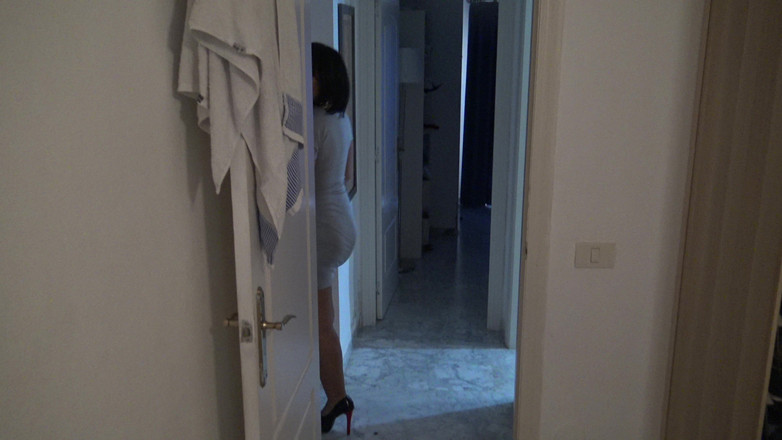 Stepmom Susan: 55-летняя мачеха позволяет возбужденному пасыну посмотреть на ее волосатую киску, пока он мастурбирует