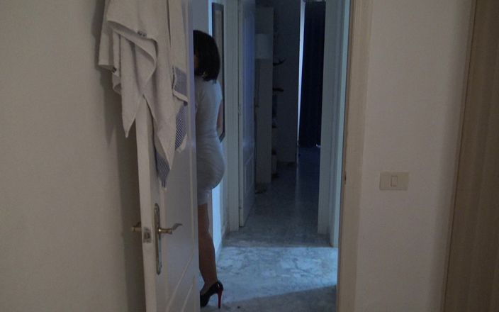 Stepmom Susan: 55letá nevlastní matka nechá nadrženého nevlastního syna podívat se na...