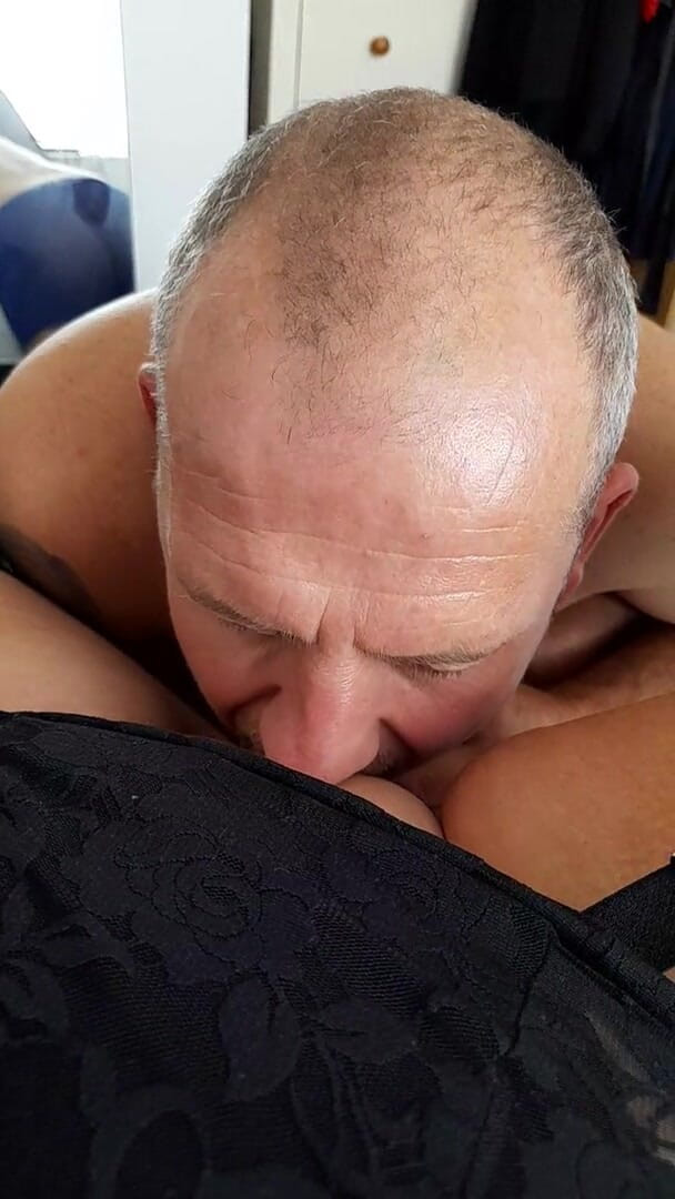 Uk Joolz: Testing out the plumbers tongue work.