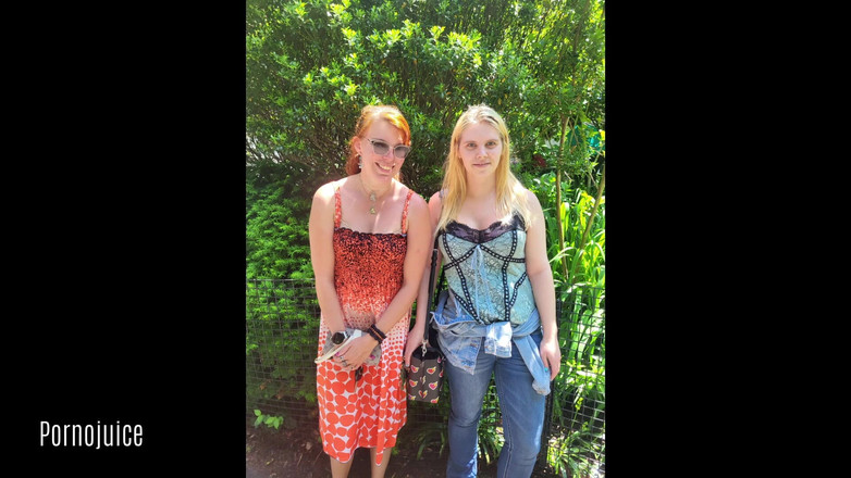 PornoJuice Faphouse: 『Lather Up』主演:メメル・ワイルドとフォクシー・マーメイド