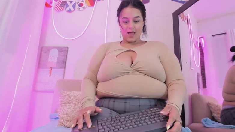 Queenbbw: Fat Whore Shows off on Camera to Be Fucked by...